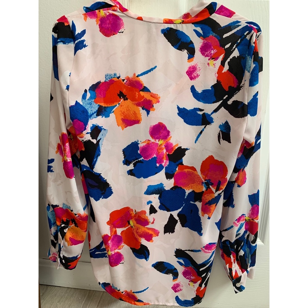 Beautiful Vince Camuto Blouse! - Picture 3 of 5